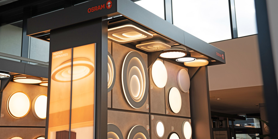 Ledvance präsentiert Regalkonzepte für den Handel mit neuem Wechselplattenkonzept, sodass Sortiments­wechsel oder Umbauten keinen vollständigen Neuaufbau des Regals erfordern.