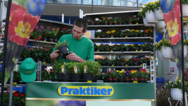 Praktiker pflegt Pflanzen