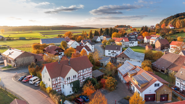 Ob in der Stadt oder auf dem Land - Wohneigentum wird günstiger. 