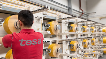 Tesa für klimaneutrale Produktion ausgezeichnet Tesa für klimaneutrale Produktion ausgezeichnet