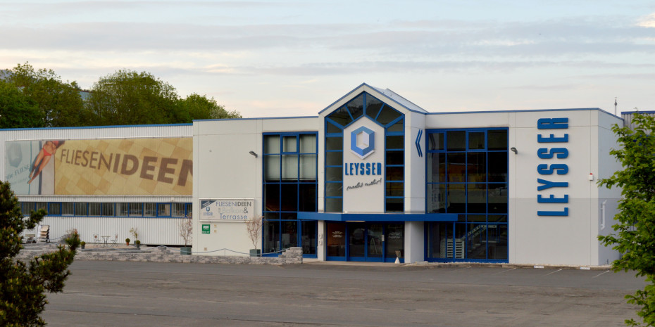 Das Unternehmen hat seinen Hauptsitz in Idar-Oberstein.