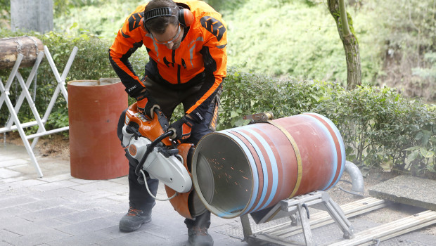 Schweres Gerät: Auf der Herbst-Pressekonferenz stellte Stihl unter anderem den ersten Trennschleifer mit QuickStop-Trennscheibenbremse vor.