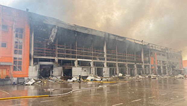 Liqui Moly hat auf seiner ukrainischen Website ein Foto der brennenden Lagerhalle veröffentlicht.