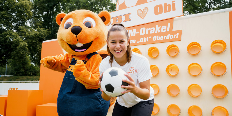 Lena Oberdorf spielt künftig nicht nur in der Nationalelf, sondern auch im Team Biber.