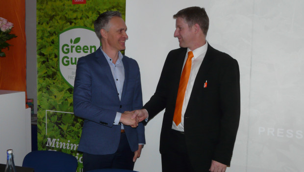 Thomas Bousart (r.), Geschäftsführer von Dümmen Orange, und Ard van der Maarel, Sales International von Koppert, stellten die neue Kooperation für Green Guard auf einer Pressekonferenz vor.