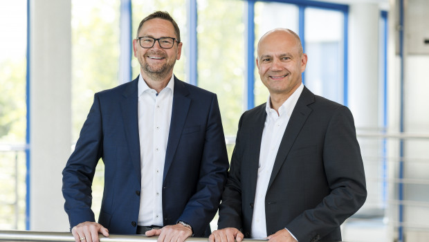 Christian Hajek (l.) ist künftig für die Bereiche Vertrieb, Einkauf und Produktmanagement der DIY-Sparte verantwortlich. Rechts Mitgeschäftsführer Uwe Schröder.