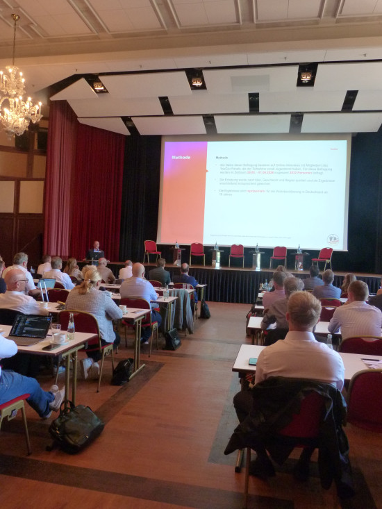 Dr. Frederik Rasch stellte die Ergebnisse einer Kundenstudie vor. Dr. Frederik Rasch stellte die Ergebnisse einer Kundenstudie vor.
