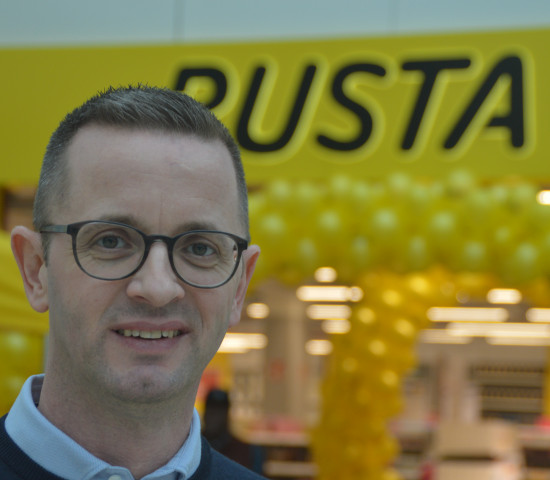 Christoph Sauck, Country Manager Deutschland von Rusta, beschreibt das Konzept so: "In Sachen Preis, in Sachen Qualität, in Sachen Frequenz wollen wir uns definitiv abheben, das Ganze ergänzt durch das Einkaufserlebnis."