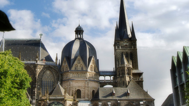 Kärcher wird am Aachener Dom aktiv und reinigt die Karls- und Hubertuskapelle.