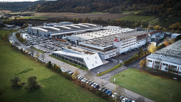 Die Roto-Gruppe ist sowohl mit der Geschäftsentwicklung 2018 als auch mit dem Auftakt 2019 "per saldo zufrieden". Im Bild: Luftaufnahme des Standorts in Bad Mergentheim.