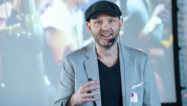 Obi-CMO Christian von Hegel verglich Handelsmanager, die weiterhin auf Print-Werbung setzen mit dem Kapitän eines sinkenden Schiffes. Obi-CMO Christian von Hegel verglich Handelsmanager, die weiterhin auf Print-Werbung setzen mit dem Kapitän eines sinkenden Schiffes.