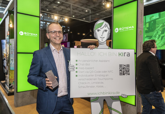 Christian Brand stellt die Chatbot-Assistentin Kira von Bütema vor.