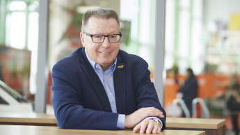 Timo Huwer pausiert, Erich Huwer kommt als Globus-Chef zurück