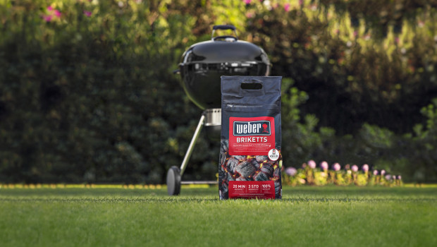 Die neuen Grillbriketts stehen im Mittelpunkt der diesjährigen Medienkampagne von Weber-Stephen. Die neuen Grillbriketts stehen im Mittelpunkt der diesjährigen Medienkampagne von Weber-Stephen.