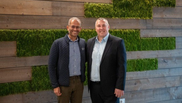 (v.l.n.r.): Krishna Rangasayee, Gründer und CEO von SiMa.ai und Sean Robinson, CEO von STIGA&nbsp;