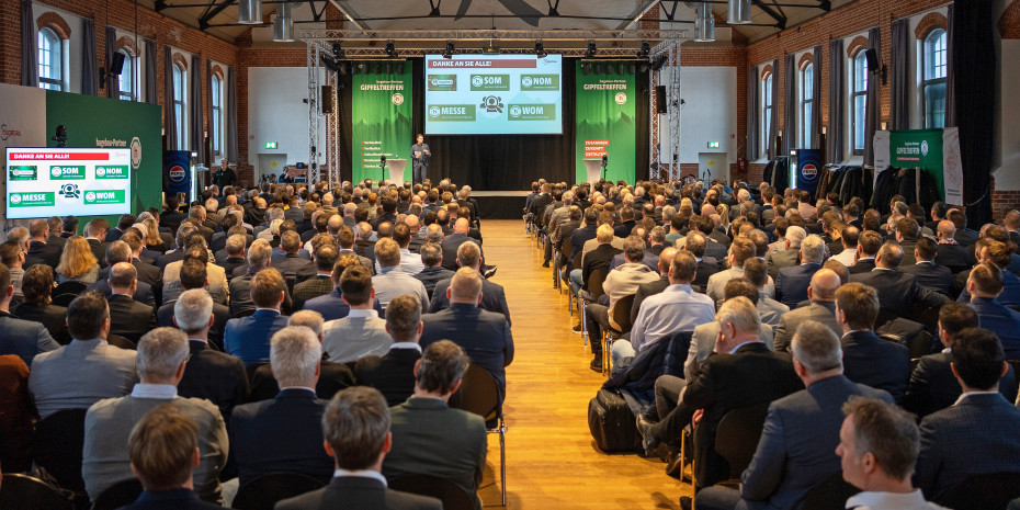 Zum „Hagebau-Partner-Gipfeltreffen“ sind mehr als 400 Industrievertreter nach Soltau gekommen. Zum „Hagebau-Partner-Gipfeltreffen“ sind mehr als 400 Industrievertreter nach Soltau gekommen.