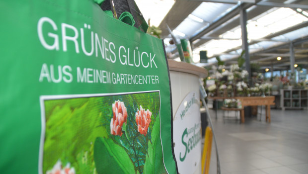 Schon auf oder noch zu? Auch in Bayern dürfen  ab 20. April die Gartencenter wie hier Seebauer in München wieder öffnen. Gegen den "Flickenteppich" der unterschiedlichen Regelungen protestieren nun die grünen Verbände.