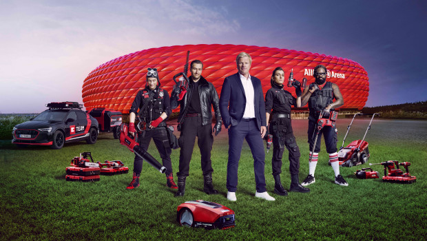 Das E-Team besteht aus Vinzenz Kiefer als "Crazy DIY" (von links), Michael Epp als "Frank", Sylta Fee Wegmann als "Skye" und Komi Togbanou als "Mike". Oliver Kahn ist Auftraggeber.