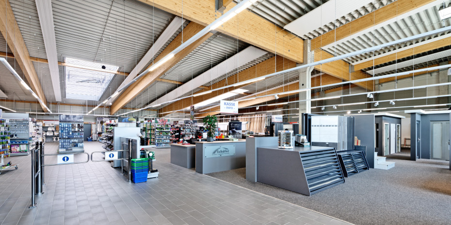 Das Schäfer Baucentrum aus Ahlheim punktet mit einem umfangreichen Fachhandelssortiment, großen Beratungsplätzen und gut sortierten Ausstellungsflächen.