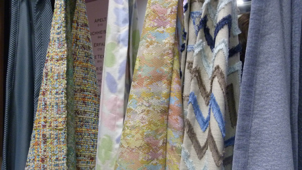 Angesichts neuer EU-Vorgaben haben sich der HDE und der Gesamtverband Textil+Mode zusammengeschlossen. Angesichts neuer EU-Vorgaben haben sich der HDE und der Gesamtverband Textil+Mode zusammengeschlossen.
