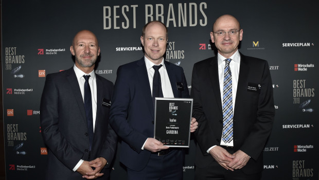 Laurent Van Hoestenberghe, Pär Åström und Tobias M. Koerner von Gardena (v. l.) nahmen den Marketingpreis Best Brands in München entgegen.