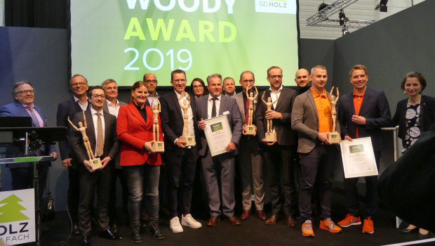 Die Gewinner des Woody Awards 2019 beim Branchentag Holz in Köln. Insgesamt wurden dieses Jahr sieben "Woodys" verliehen.