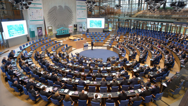 Wie zuletzt 2019 findet auch in diesem Jahr die Branchenveranstaltung wieder im ehemaligen Bundestagsgebäude in Bonn statt. 