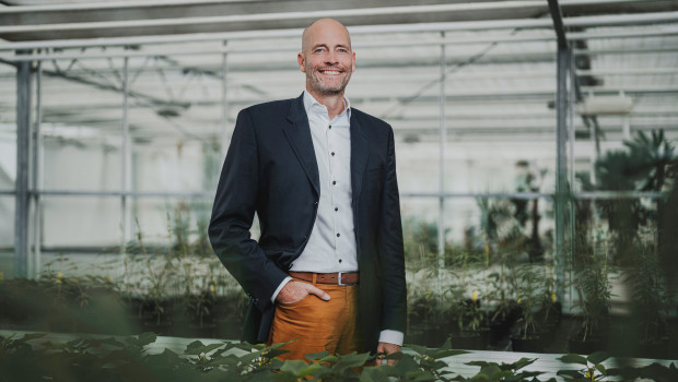 Floragard-Geschäftsführer Ulrich von Glahn freut sich, Remondis im Kreis der Gesellschafter zu begrüßen. Floragard-Geschäftsführer Ulrich von Glahn freut sich, Remondis im Kreis der Gesellschafter zu begrüßen.