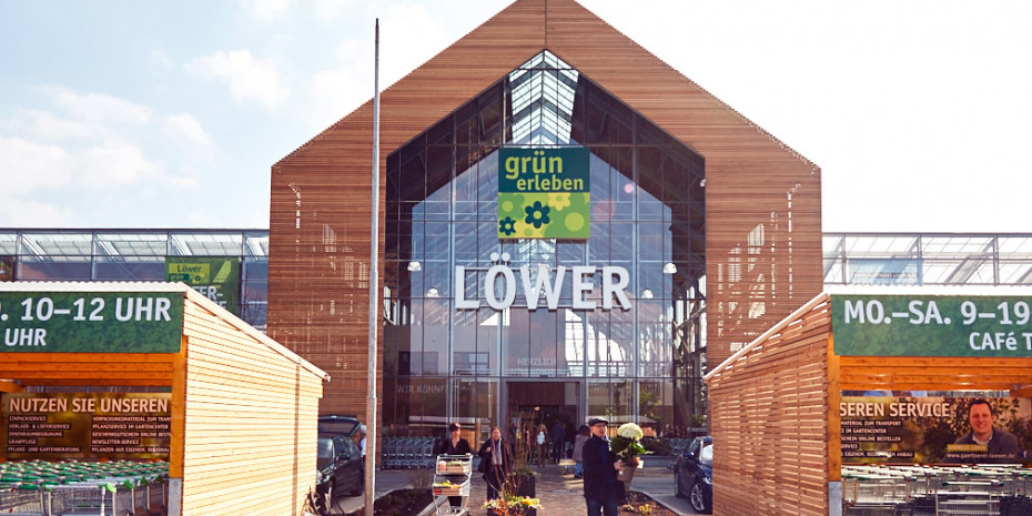 Eingangsfassade des neuen „grün erleben“-Gartencenters von Löwer.
