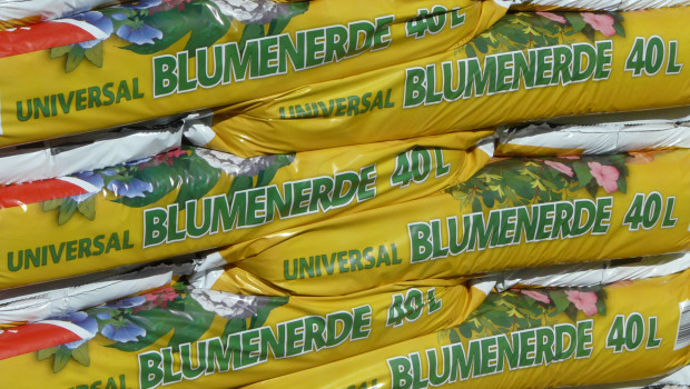 Unter anderem Blumenerde wird teurer, warnt der IVG.