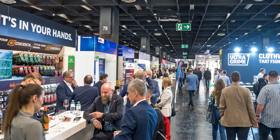 Gespräche am Regal: Der DIY-Boulevard simuliert realitätsnahe Verkaufssituationen aus dem Einzelhandel. Gespräche am Regal: Der DIY-Boulevard simuliert realitätsnahe Verkaufssituationen aus dem Einzelhandel.