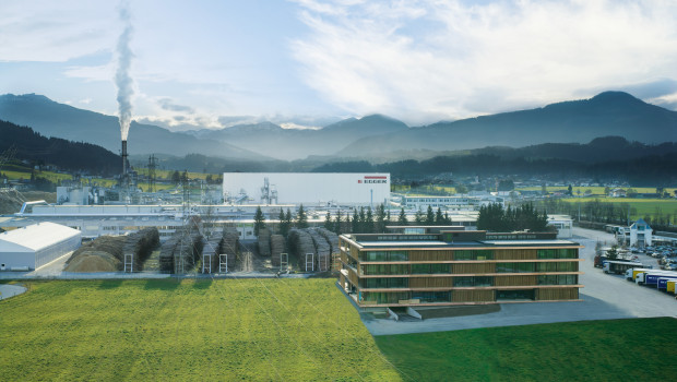 Der Holzwerkstoffhersteller hat seinen Stammsitz in in St. Johann in Tirol. 