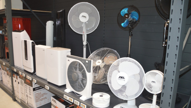 Rund die Hälfte der Befragten nutzt Ventilatoren gegen die Sommerhitze. Rund die Hälfte der Befragten nutzt Ventilatoren gegen die Sommerhitze.