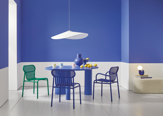 Amparo Blue ist ein kräftiger Blauton aus dem neuen Pantone-Sortiment bei Alpina. Amparo Blue ist ein kräftiger Blauton aus dem neuen Pantone-Sortiment bei Alpina.