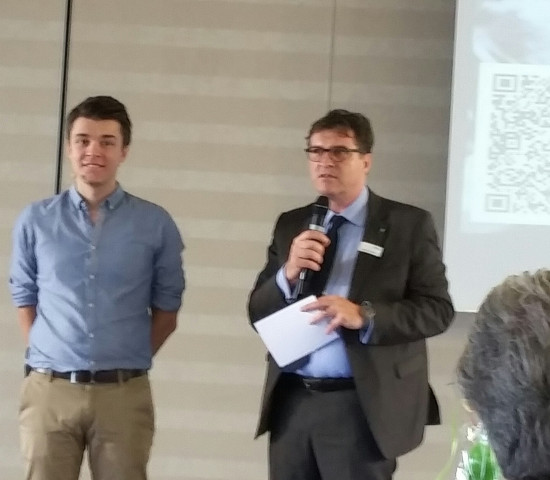Referent Philipp Riederle wird vom IVG-Geschäftsführer Johannes Welsch vorgestellt.
Referent Philipp Riederle wird vom IVG-Geschäftsführer Johannes Welsch vorgestellt.