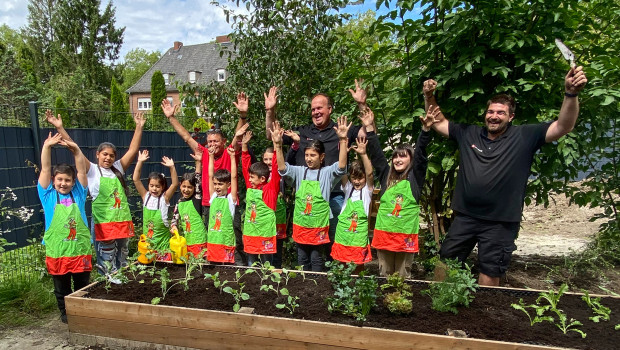 Kinder aus dem RTL-Kinderhaus in Ahlen gemeinsam mit dem Einhell-Team.