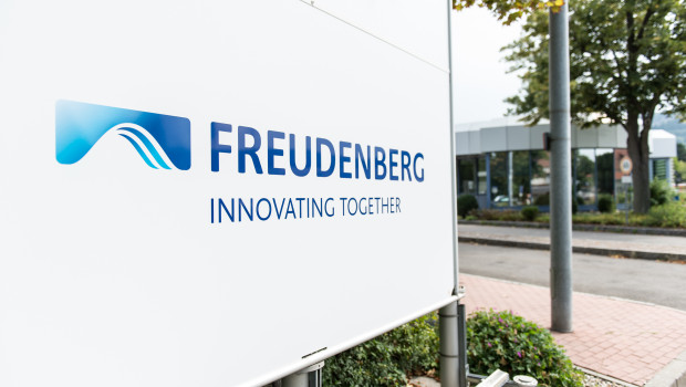 Freudenberg, der mit der Marke Vileda auch in den Baumärkten tätig ist, hat seinen Umsatz 2017 auf 8,590,1 Mrd. € gesteigert. Freudenberg, der mit der Marke Vileda auch in den Baumärkten tätig ist, hat seinen Umsatz 2017 auf 8,590,1 Mrd. € gesteigert.