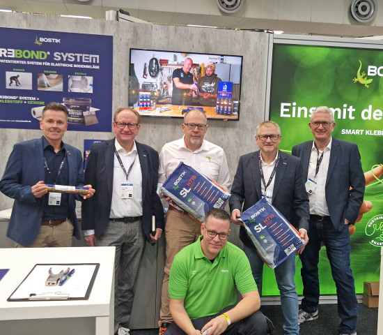 Die Mannschaft des Bostik-Stands berichtet von einer deutlichen Steigerung der Besucheranfragen.