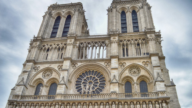 Klaus Fischer spendet Produkte und Services im Wert von 20.000 Euro für Notre Dame.