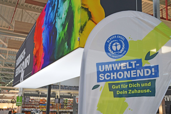 Es dürfen nur noch Nachhaltigkeitssiegel von offiziellen Prüfstellen verwendet werden, wie etwa der Blaue Engel. Es dürfen nur noch Nachhaltigkeitssiegel von offiziellen Prüfstellen verwendet werden, wie etwa der Blaue Engel.