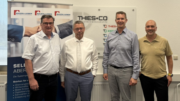 Arbeiten künftig zusammen (v. l.): Peter Nöcker (Akquisition Systempartner Bauen + Leben Service GmbH & Co. KG), Andreas Ruster (Geschäftsführer Thies + Co. GmbH), Thomas Elfert (Geschäftsführer Thies + Co. GmbH), Norman Pöttmann (Geschäftsleitung Bauen + Leben Service GmbH & Co. KG)