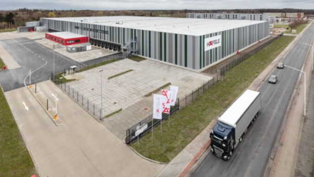 Mit dem neuen Versandzentrum in Lehrte bei Hannover, das im vergangenen Jahr den Betrieb aufgenommen hat, baut Häfele sein europäisches Logistiknetz und den Kundenservice weiter aus.