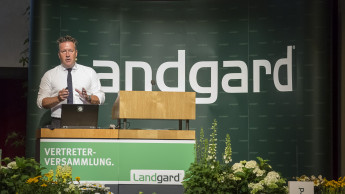 Landgard wächst auch mit Blumen und Pflanzen