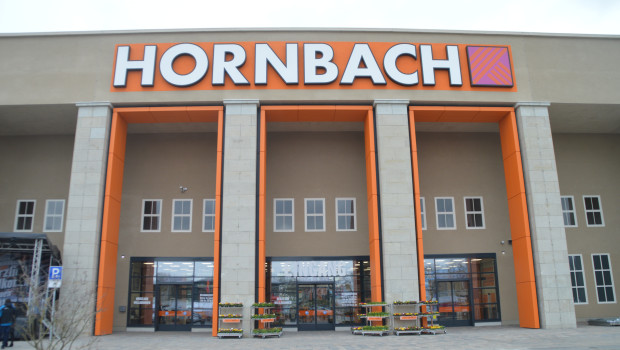 Der Denkmalschutz hat unter anderem die Farbe der Fassade des neuen Hornbach-Marktes in Halle 17 der alten Messe Leipzig vorgeschrieben.