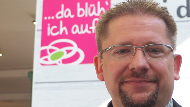 In der Sagaflor-Zentrale ist nun Arne Warkocz für die Vertriebsmarke "... da blüh' ich auf!" verantwortlich. In der Sagaflor-Zentrale ist nun Arne Warkocz für die Vertriebsmarke "... da blüh' ich auf!" verantwortlich.