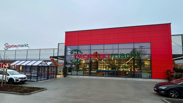 Der neue Hagebaumarkt in Varel ist 1.500 m² größer als der von einem Großbrand vernichtete Vorgängerbau. Der neue Hagebaumarkt in Varel ist 1.500 m² größer als der von einem Großbrand vernichtete Vorgängerbau.