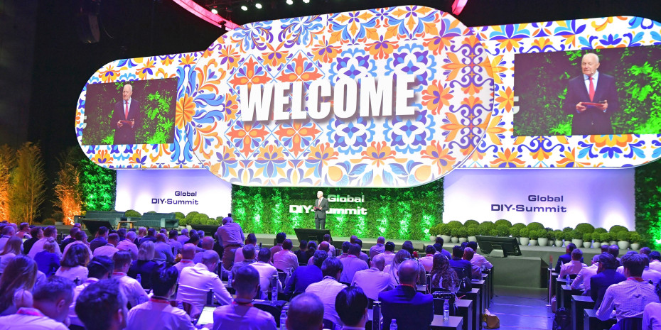 Einer der Orte, an denen sich John Herbert immer am wohlsten gefühlt hat: die Bühne des Global DIY-Summit.