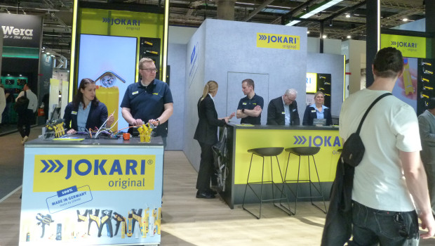 Werkzeuge in direkter Anwendung – der Stand von Jokari zog die Blicke der Besucherinnen und Besucher auf sich. Auch andere Aussteller berichten positiv von der diesjährigen Messe. Werkzeuge in direkter Anwendung – der Stand von Jokari zog die Blicke der Besucherinnen und Besucher auf sich. Auch andere Aussteller berichten positiv von der diesjährigen Messe.