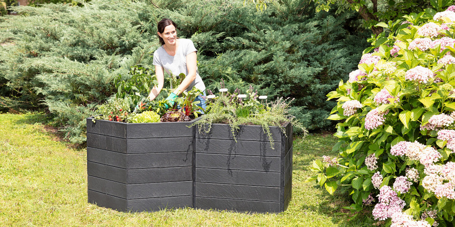 Für die kommende Gartensaison werden diese Hochbeet-Systeme auch in grauer Schieferoptik „Stone“ eingeführt. 