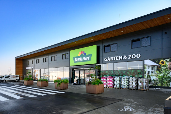 Die Außenansicht des Dehner Garten-Centers Neusiedl am See.